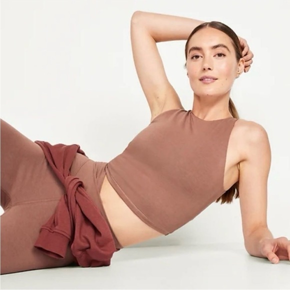 NWOT! Old Navy Warm Taupe Light Support PowerChill Longline Sports Bra 🤎 - Picture 1 of 4